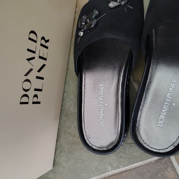 Donald J. Pliner Flats Sandals - Picture 2 of 7